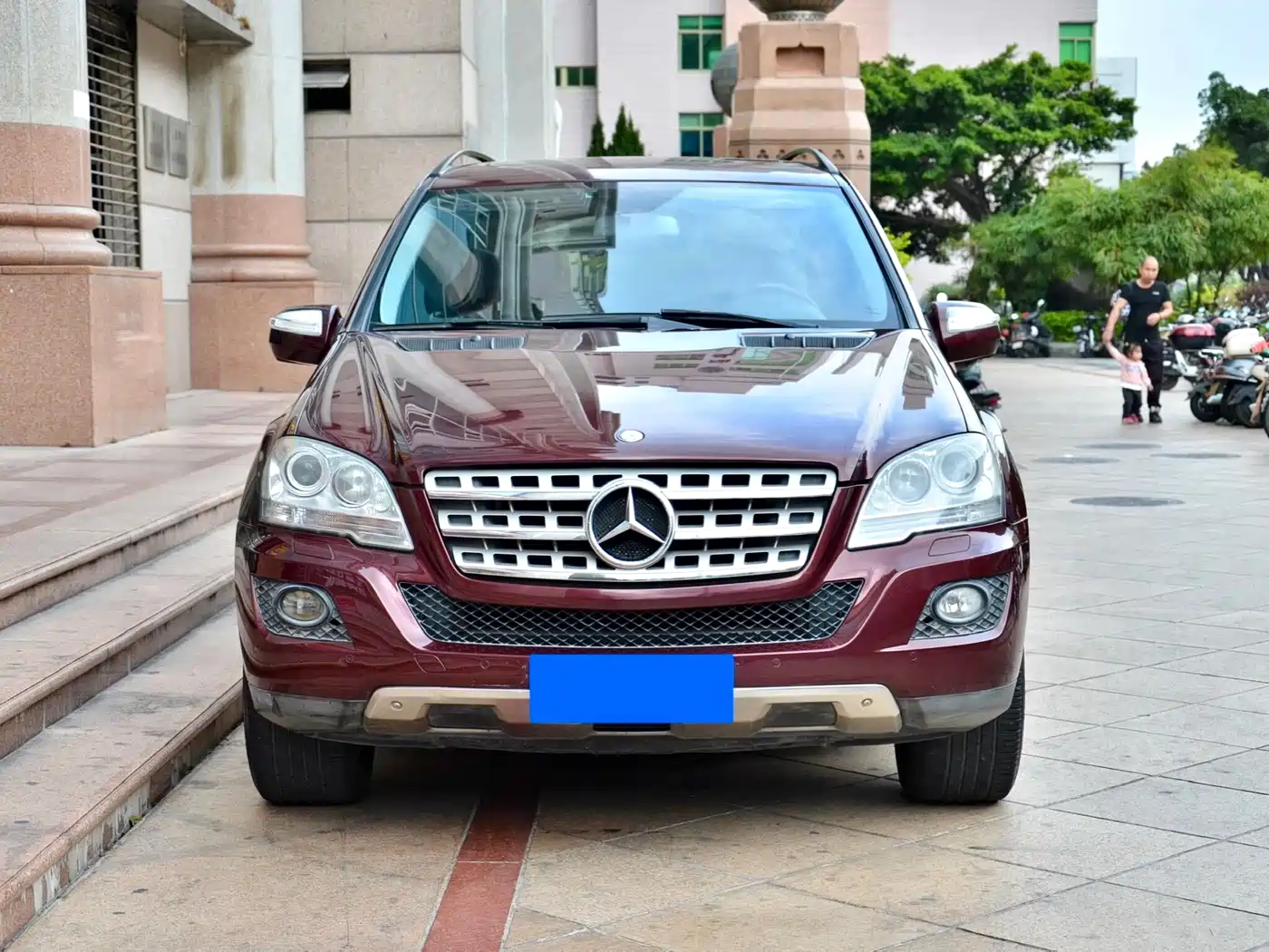 Mercedes-Benz M-Class 2010 ML 300 4MATIC фото 2
