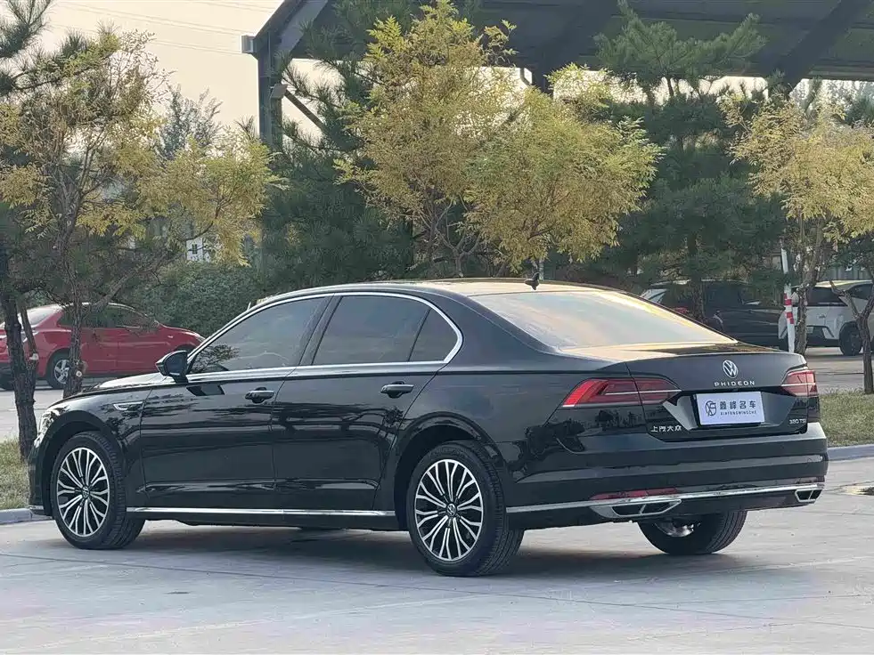 Фото 22 - Volkswagen Phideon