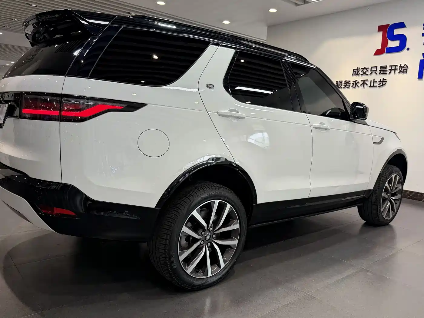 Land Rover Discovery 2024 360PS Dynamic SE фото 42