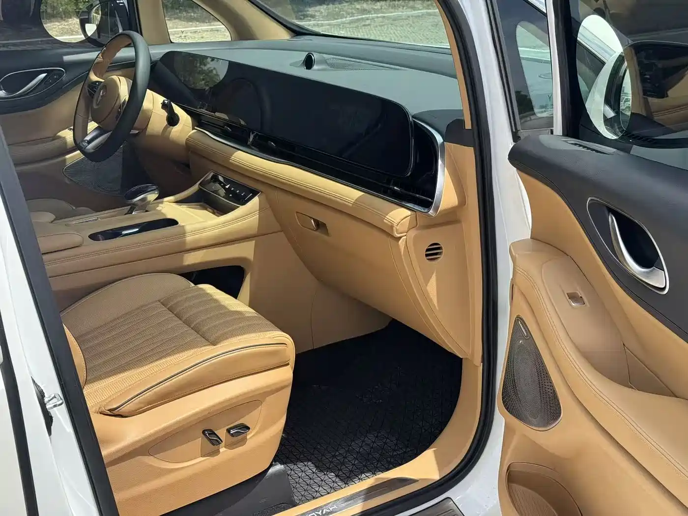 Voyah Auto Voyah Dreamer 2022 Low-carbon Dream+Smart Package фото 15