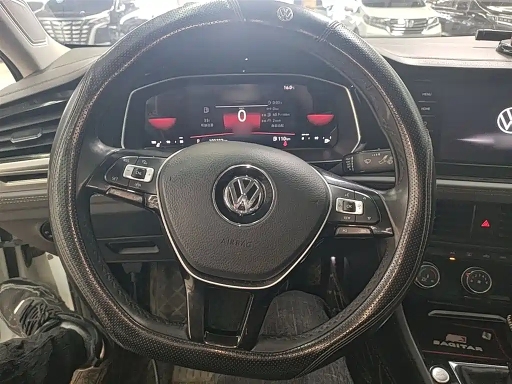 VOLKSWAGEN SAGITAR