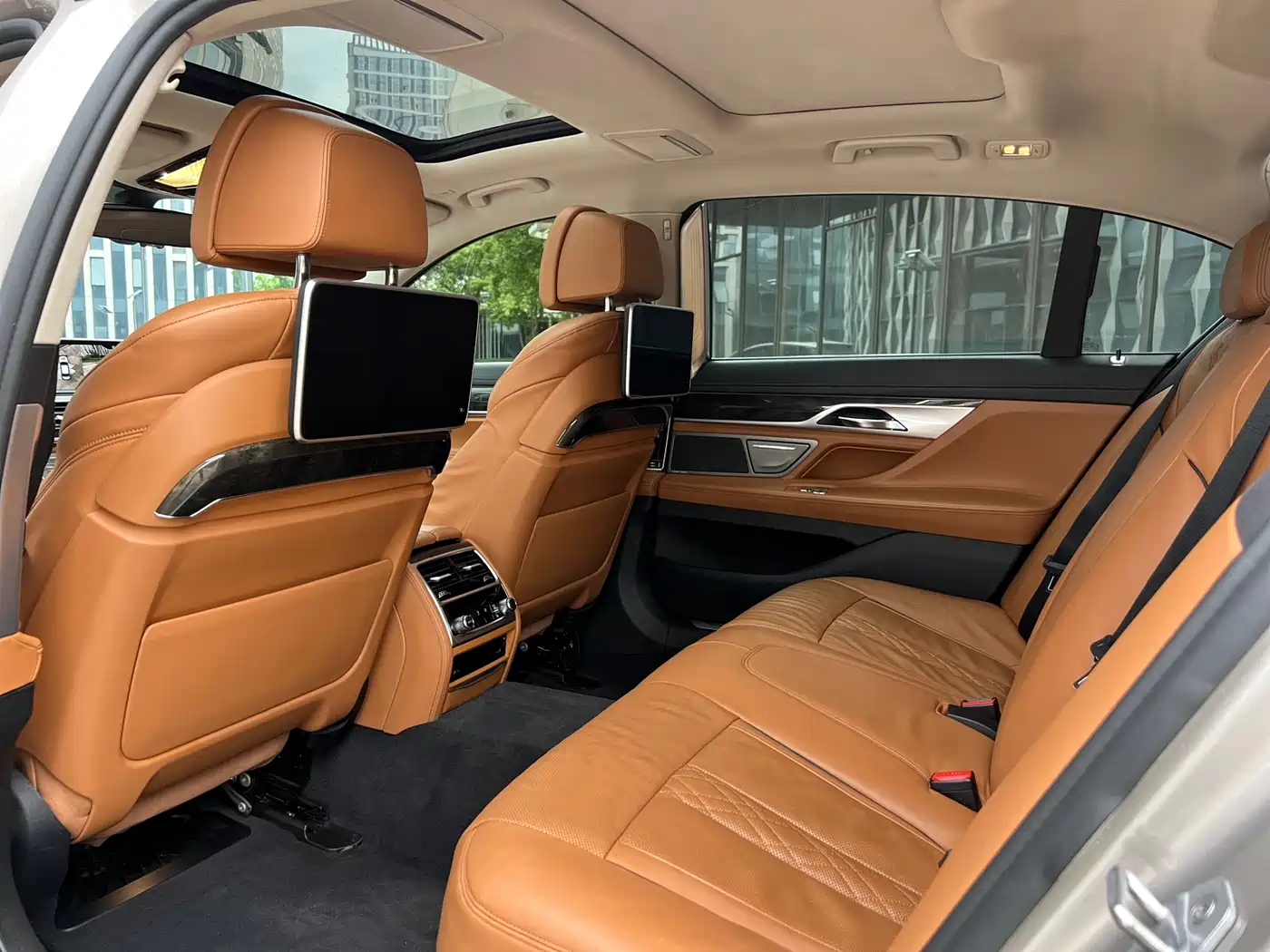 BMW 7 Series 2016 740Li Leading Edition фото 5