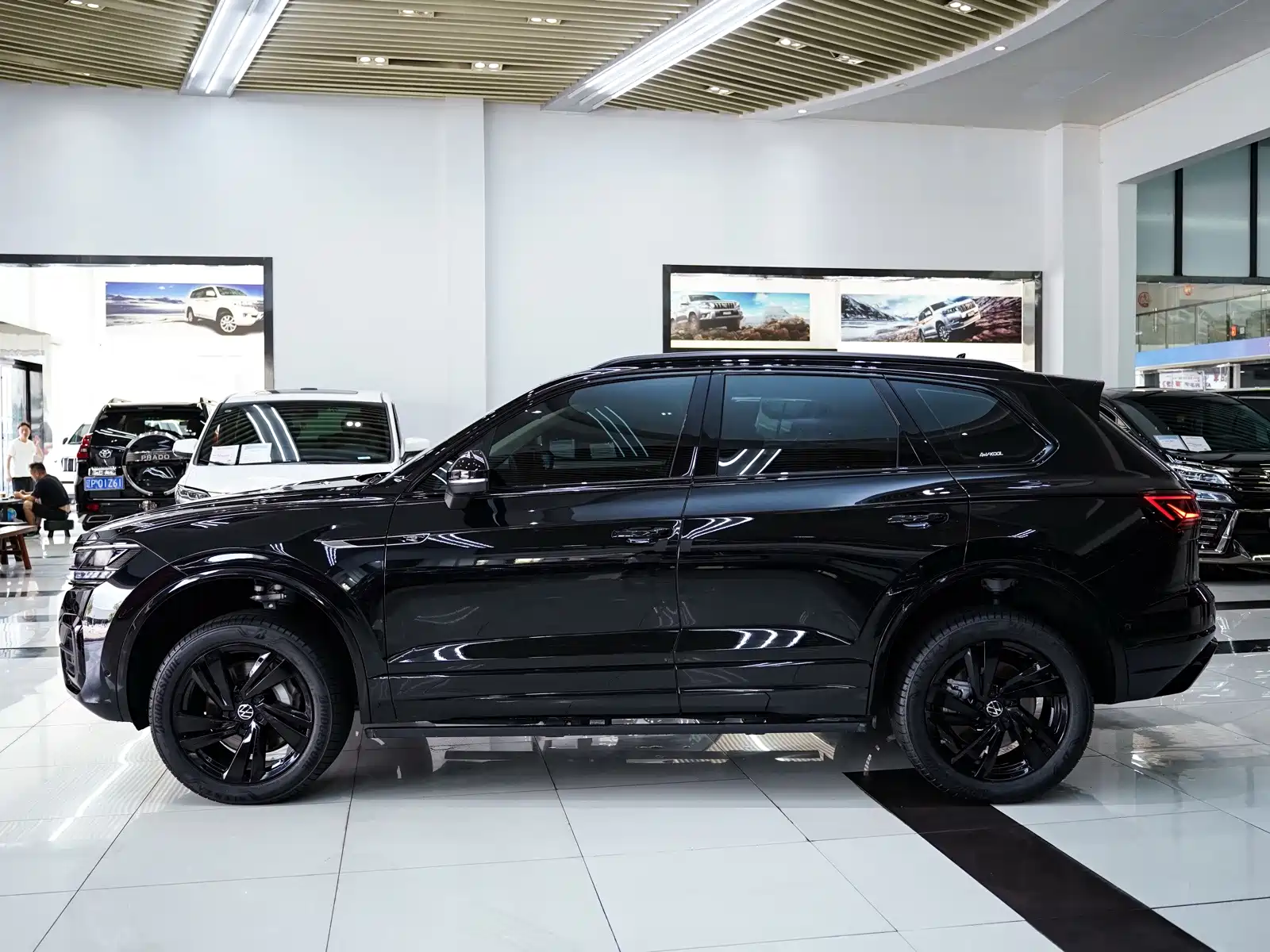Photo 2 - Volkswagen Touareg