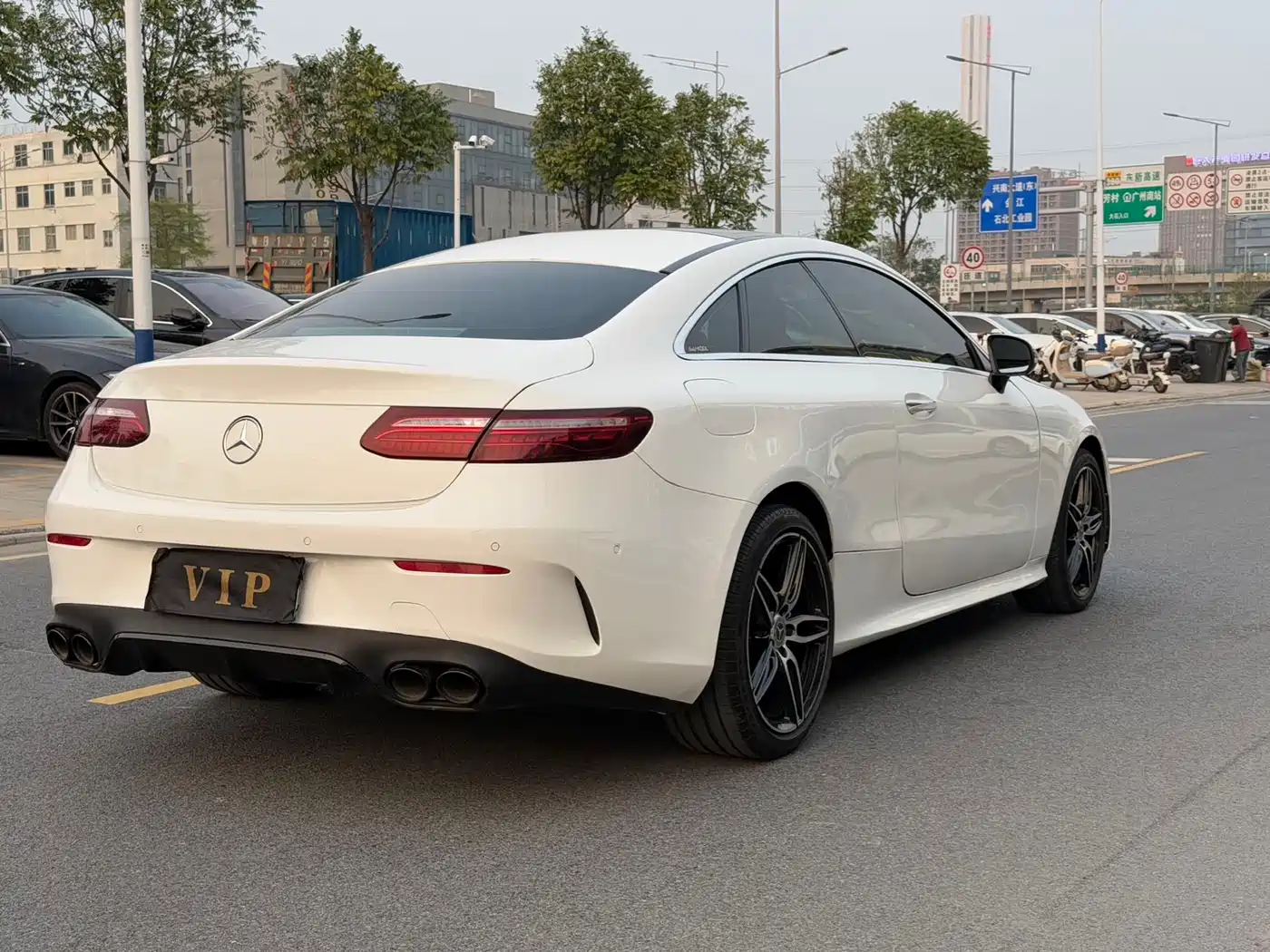 MERCEDES-BENZ E CLASS