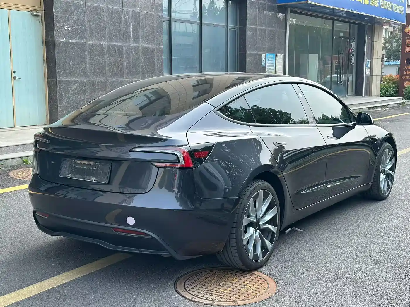 TESLA MODEL 3