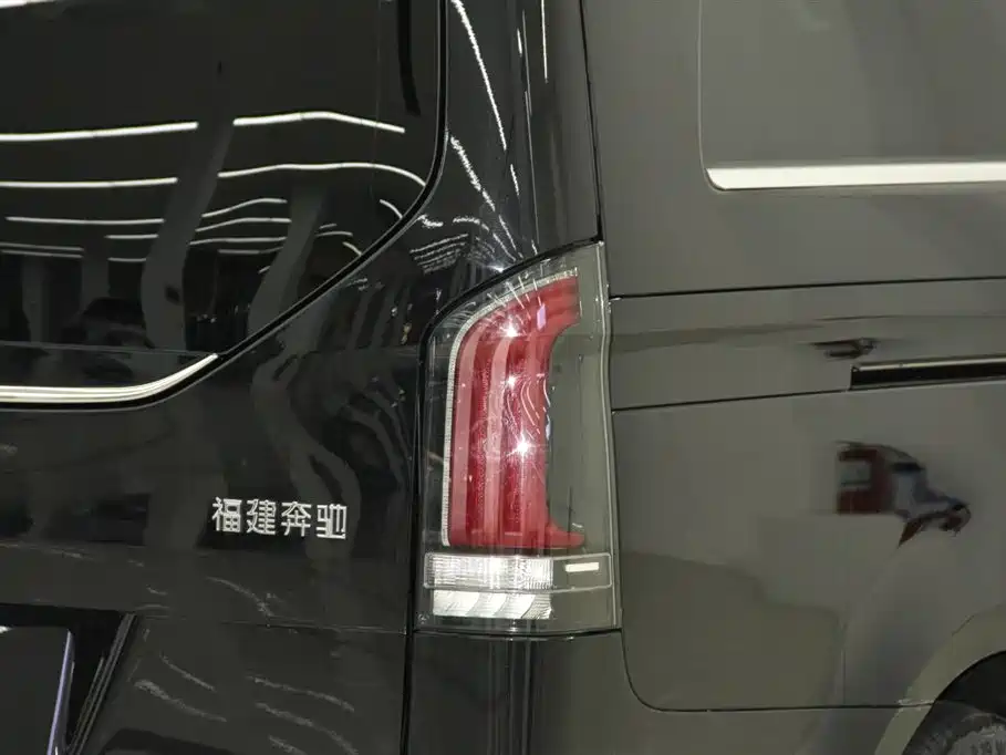 Mercedes-Benz V-Class 2024 V 300 L Long Wheelbase Luxury Edition фото 31