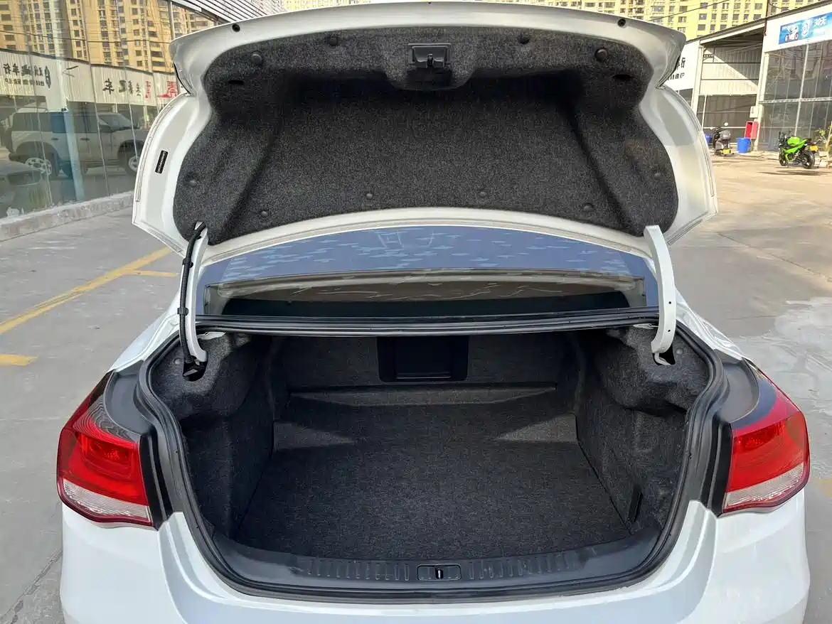 Chevrolet Malibu 2016 1.6T Automatic Luxury Edition фото 13