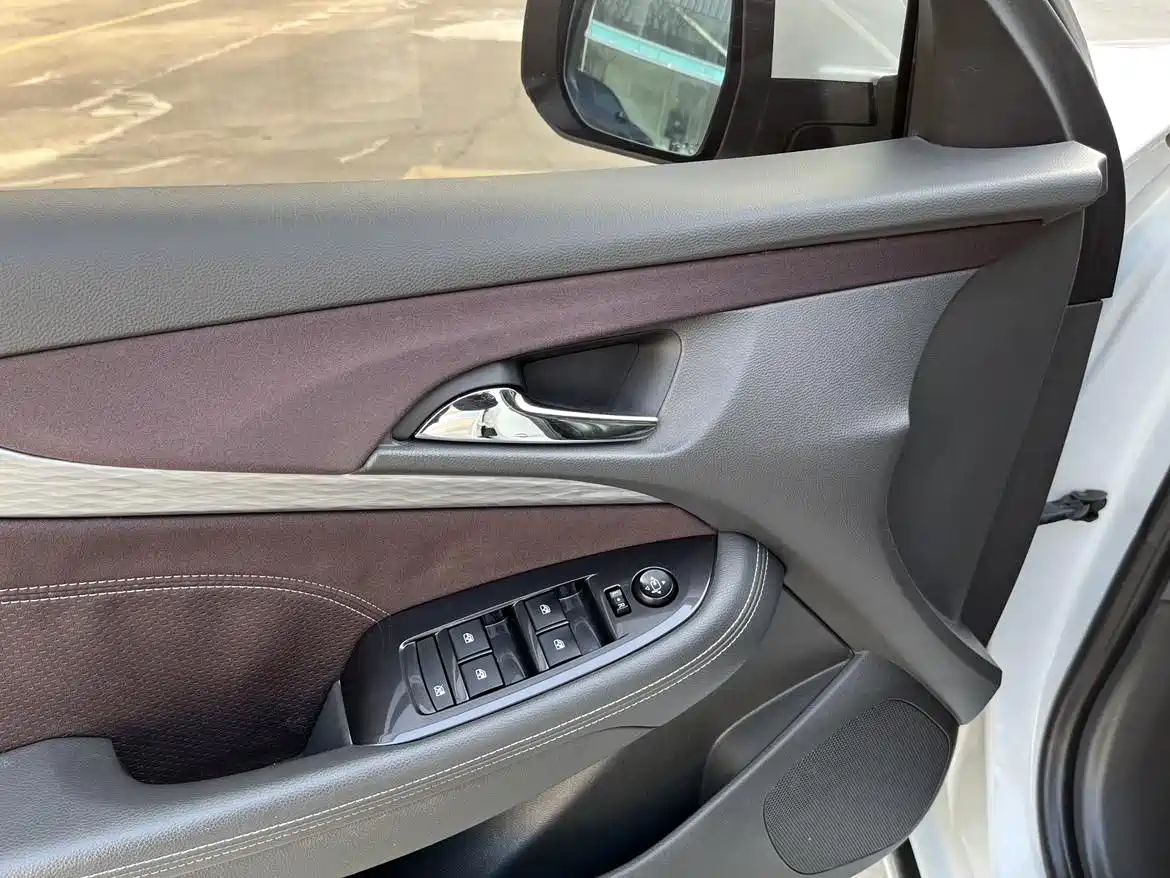 Chevrolet Malibu 2016 1.6T Automatic Luxury Edition фото 6