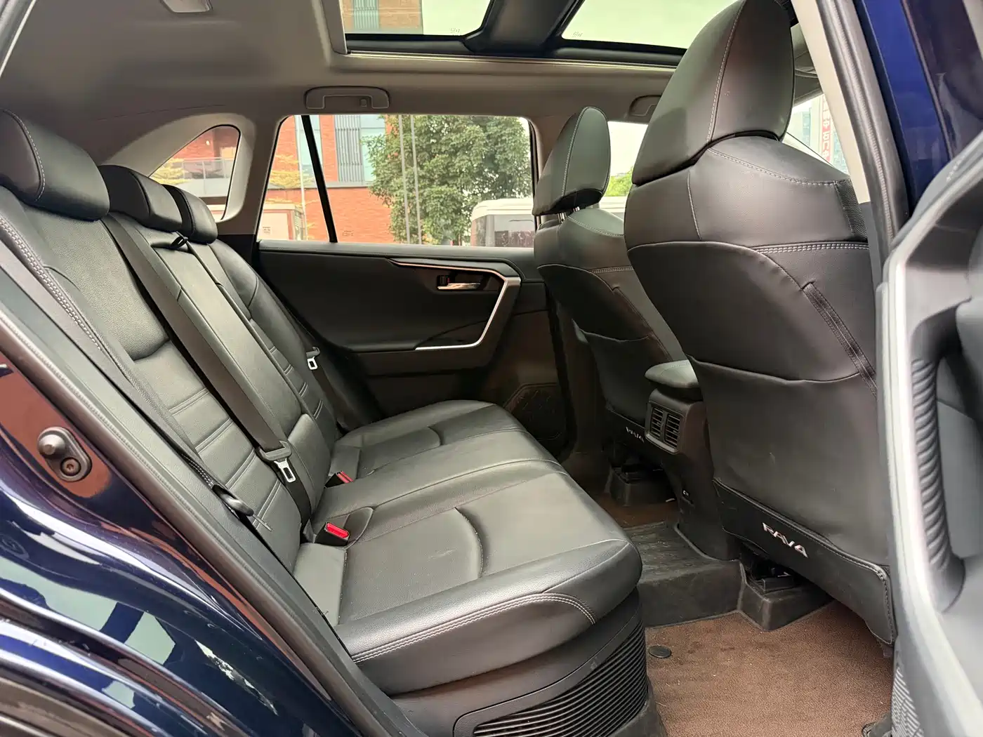 Toyota RAV4 Rongfang 2023 Hybrid 2.5L E-CVT 2WD Elite Plus Edition фото 13