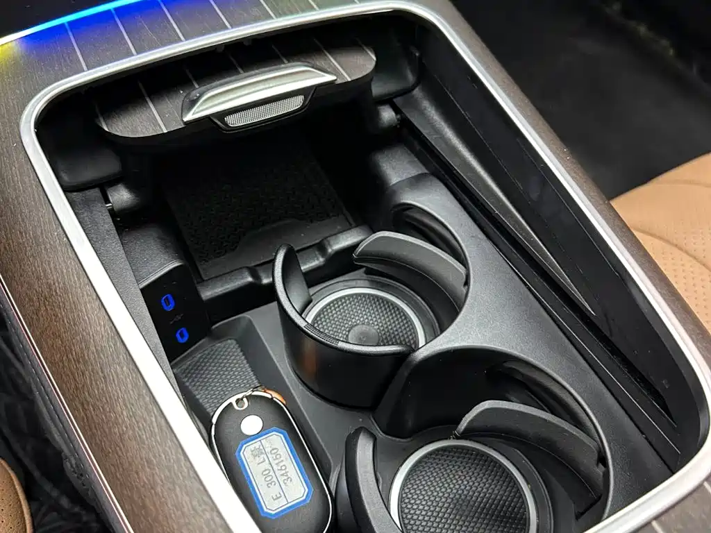 Фото 16 - Mercedes-Benz E-Class