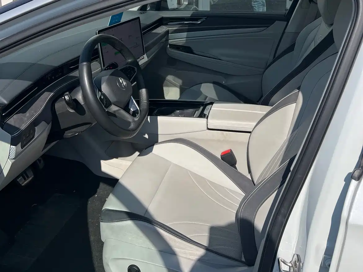 VOLKSWAGEN ID.7 VIZZION