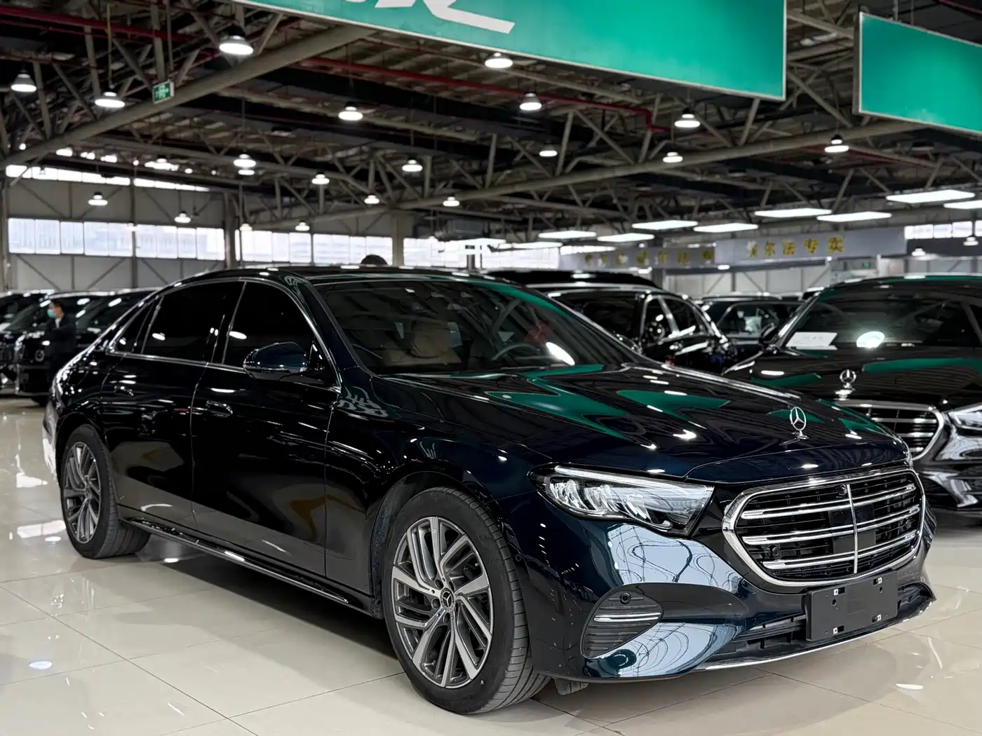 Mercedes-Benz E-Class 2024 E 300 L Fashion фото 3