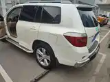 Photo 12 - Toyota Highlander