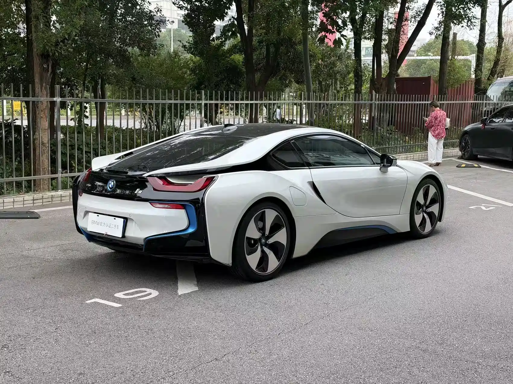 Photo 5 - BMW i8