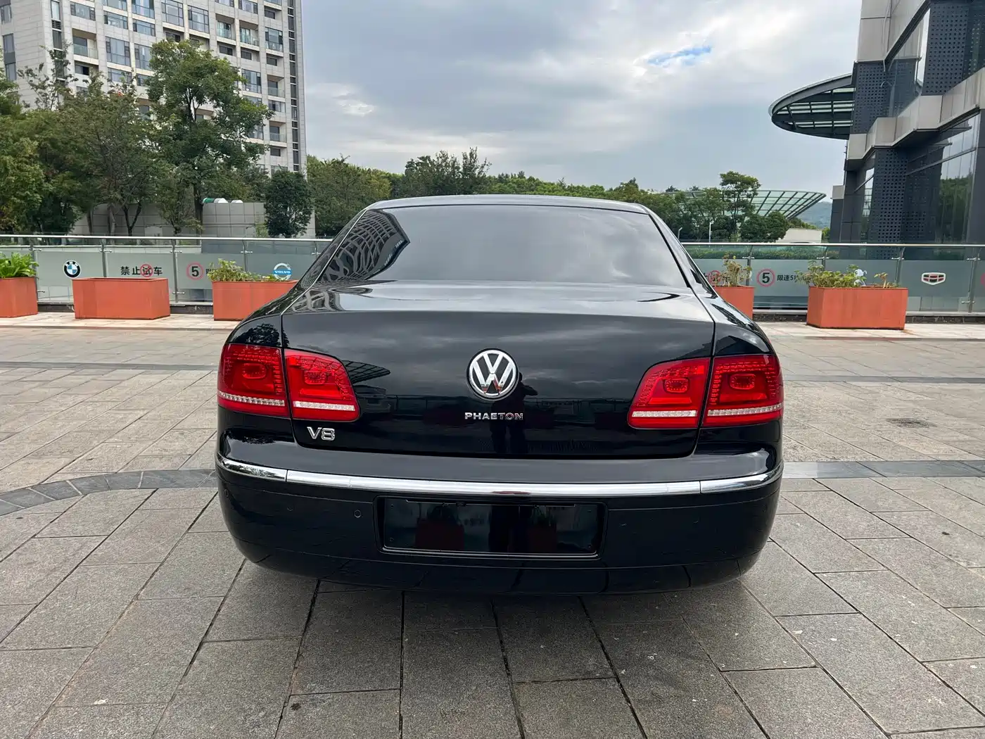 Volkswagen Phaeton 2011 2011 3.6L V6 5-Seater Extended Comfort