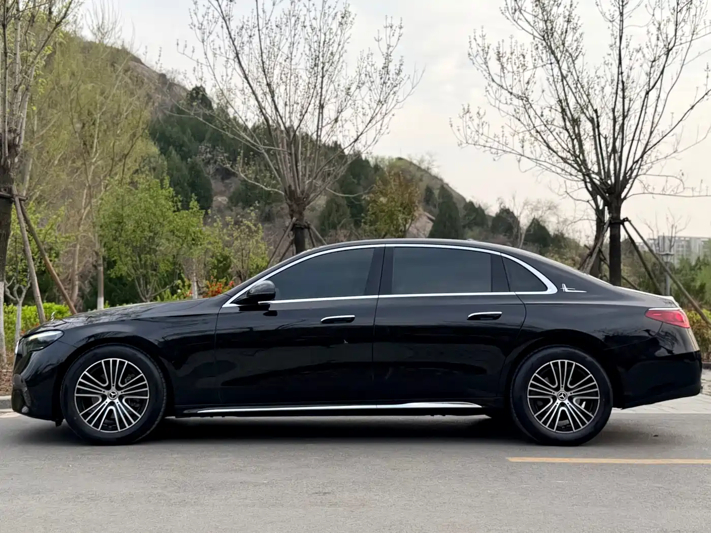 Mercedes-Benz E-Class 2024 Model E 260 L фото 14