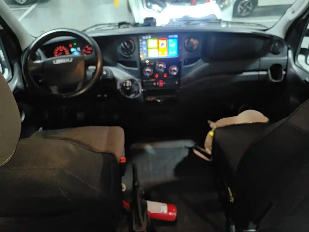 Iveco Daily 2023 2021 2.0T Manual Chaorui Long Wheelbase Short Suspension Low Roof Sliding Door F1A