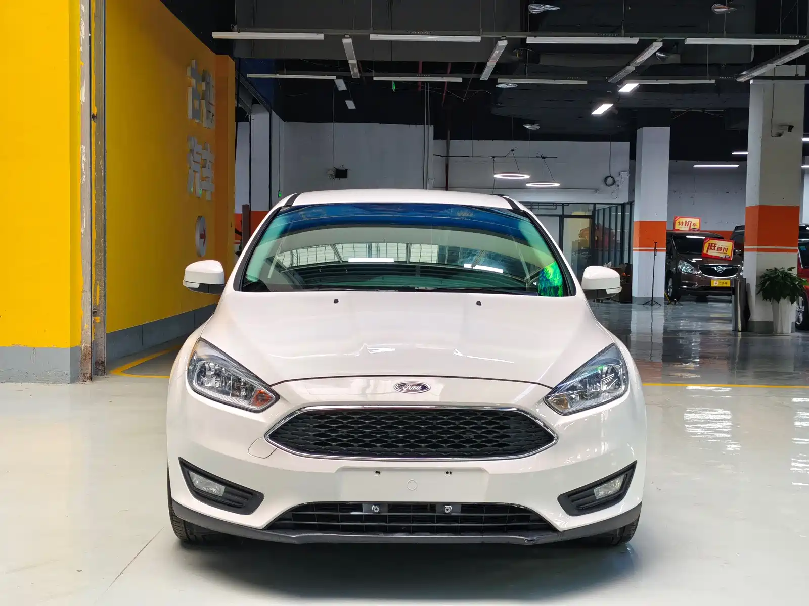 Фото 2 - Ford Focus