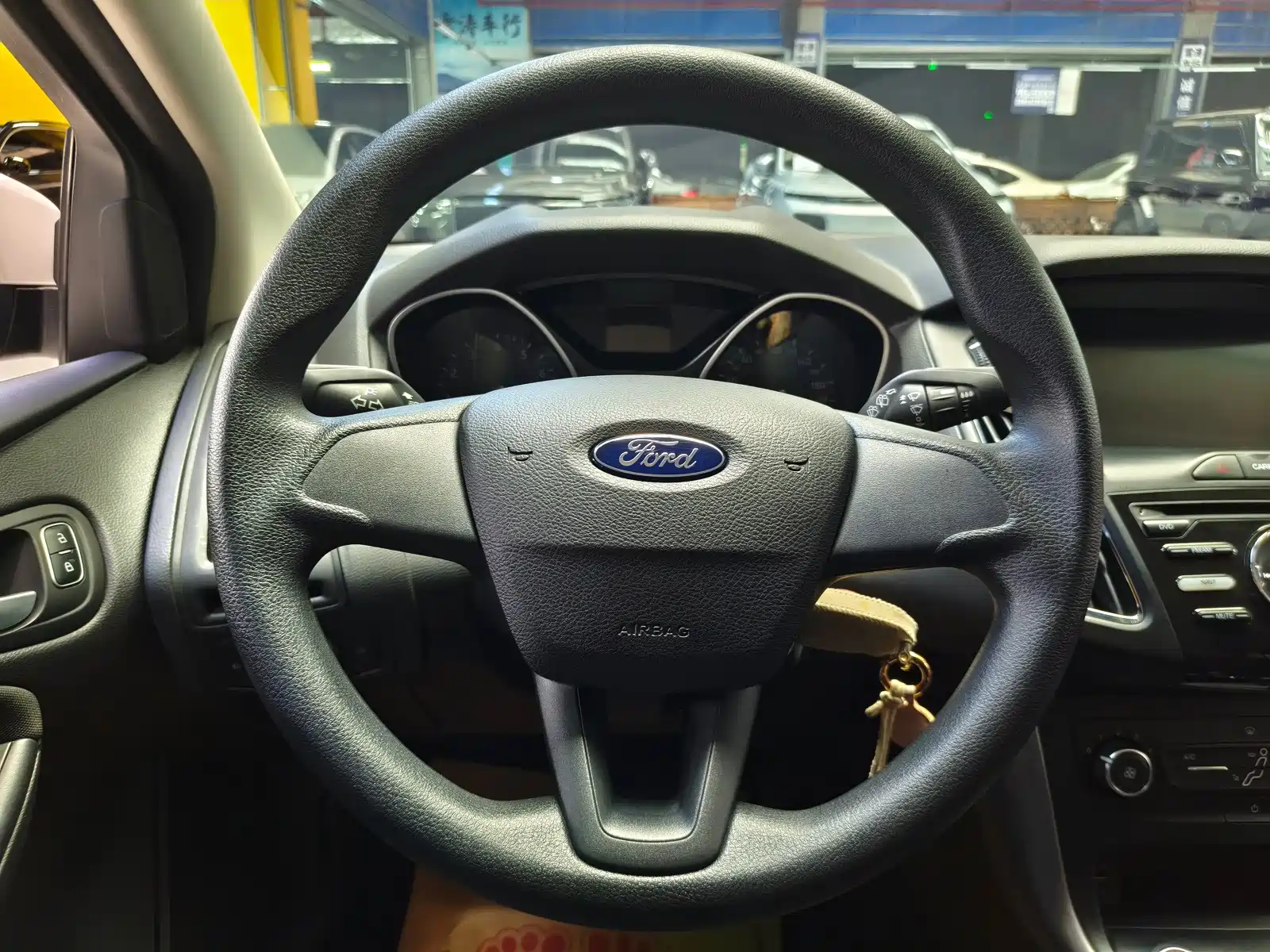 Фото 15 - Ford Focus