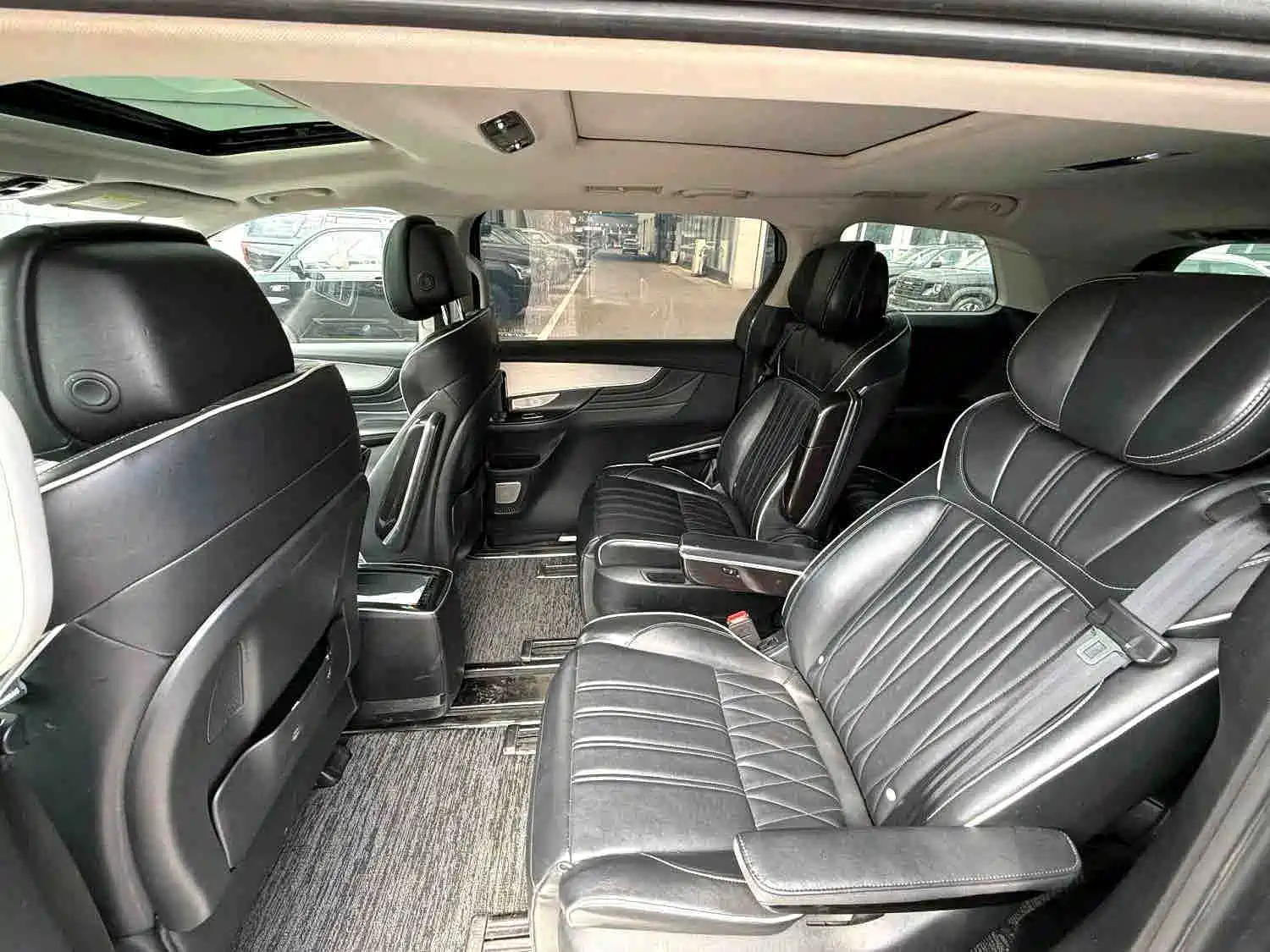 Фото 7 - Roewe iMAX8