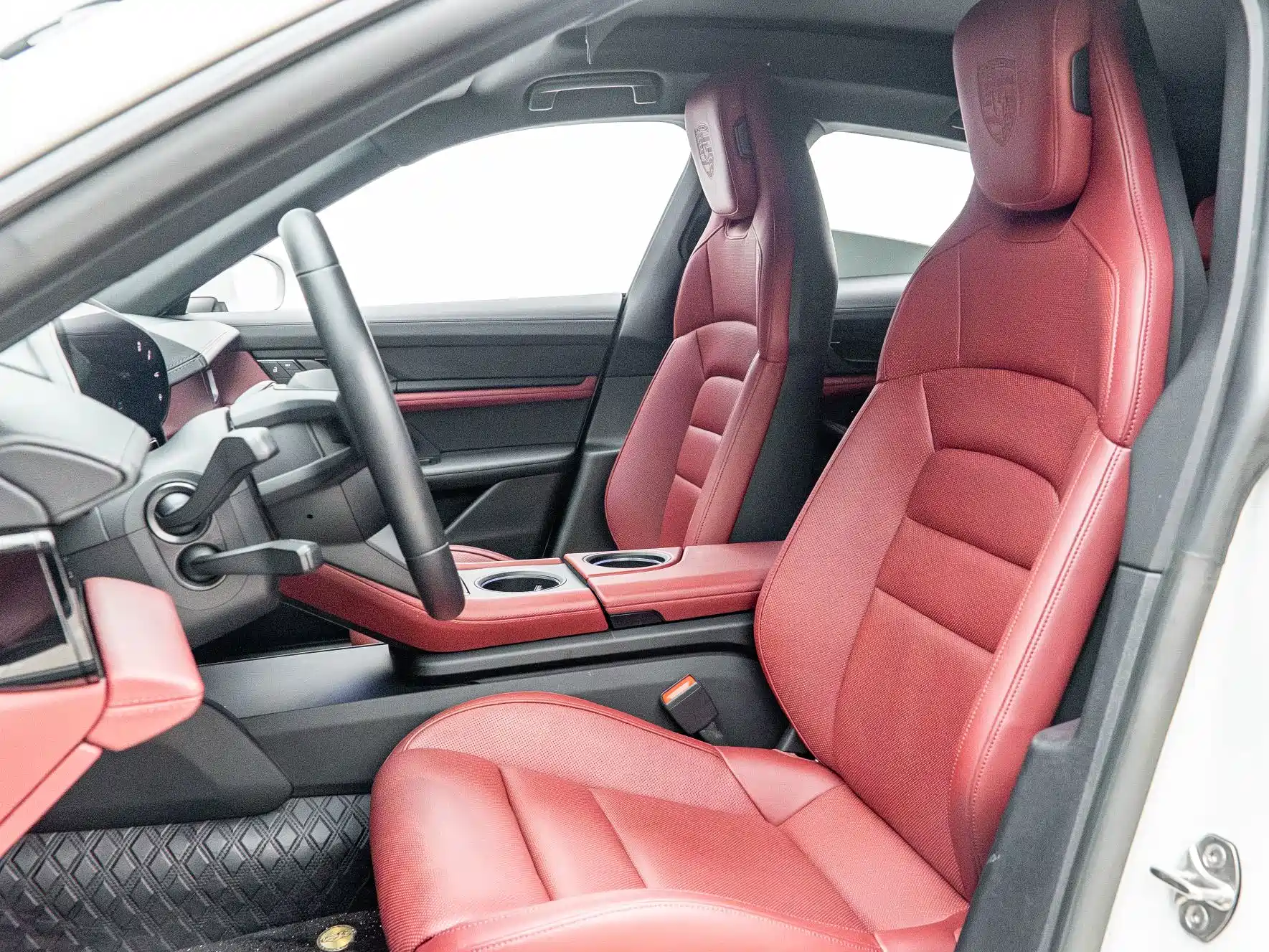 صورة 13 - Porsche Taycan
