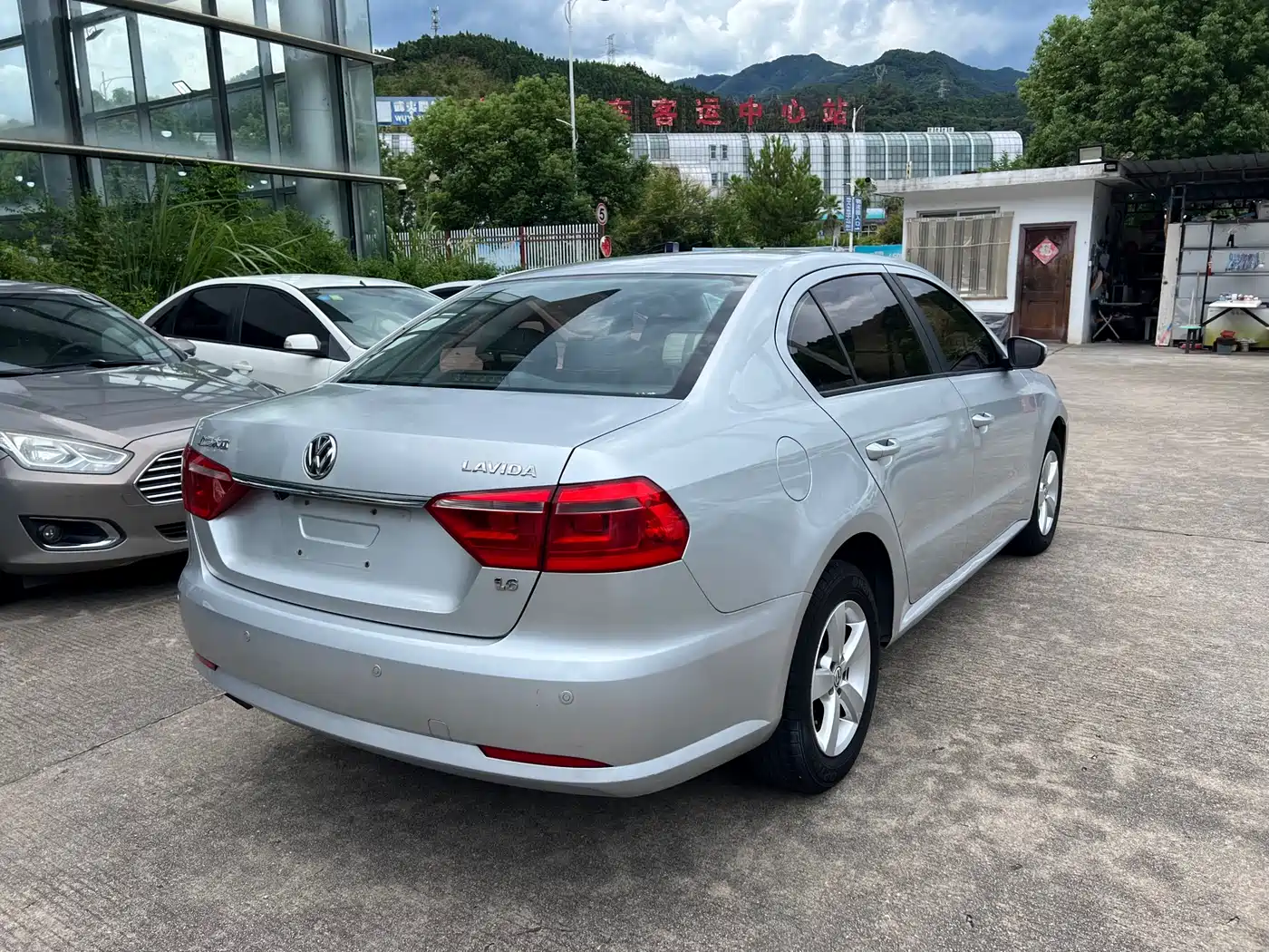 Volkswagen Lavida 2013 Facelift Classic 1.6L Automatic Trend фото 8