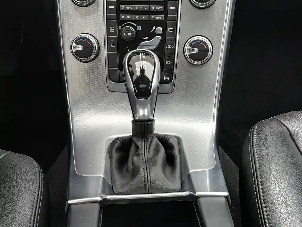 Фото 13 - Volvo V60