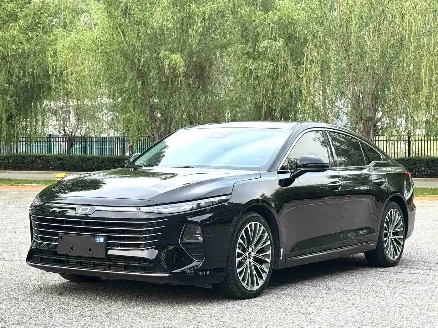 Фото 1 - Besturn B70