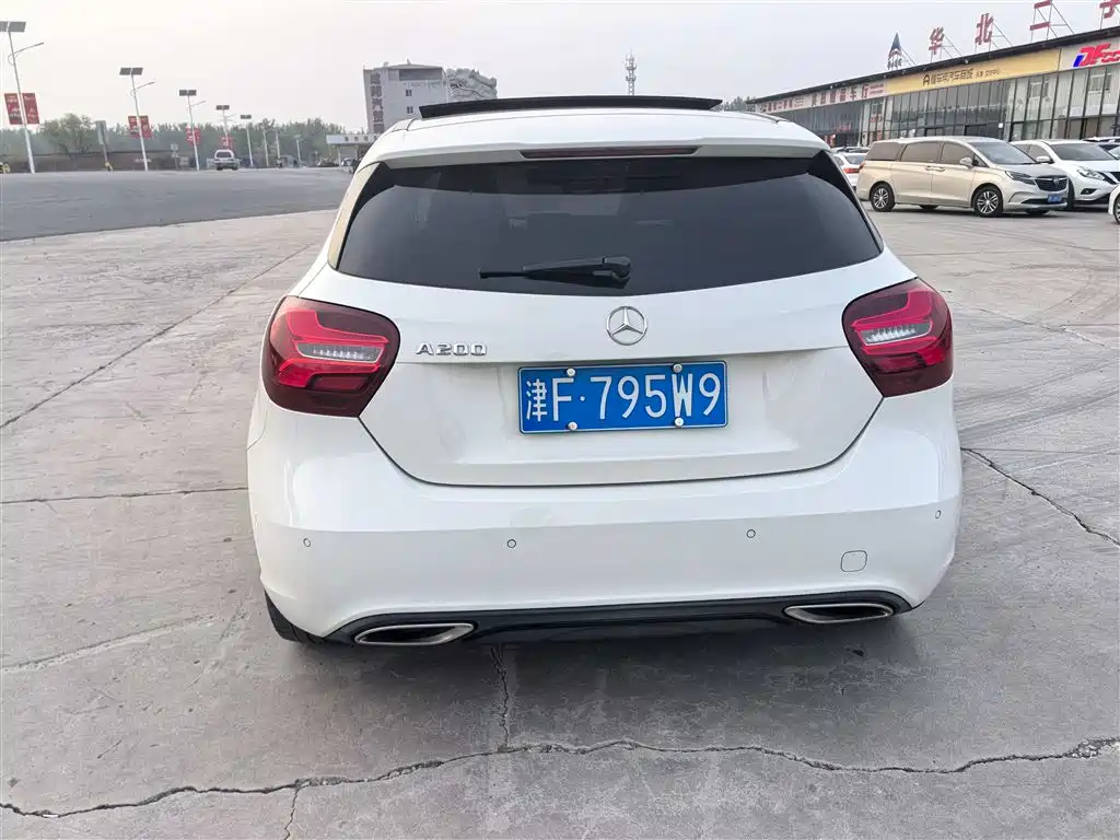 Mercedes-Benz A-Class (Import) 2015 A 200 Sport фото 8