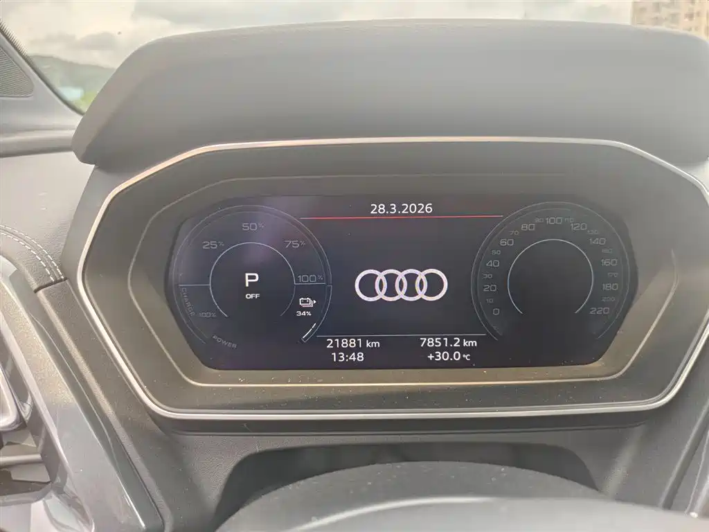 AUDI Q4 E TRON
