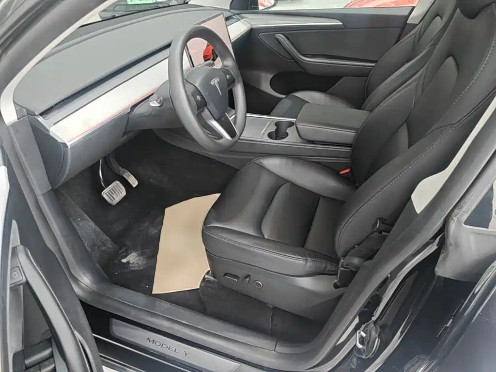 Photo 11 - Tesla Model Y