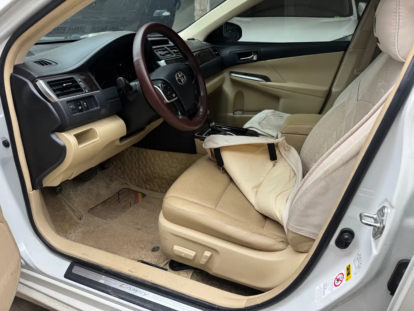 Toyota Camry 2016 2.0G 10th Anniversary Leading Edition фото 7