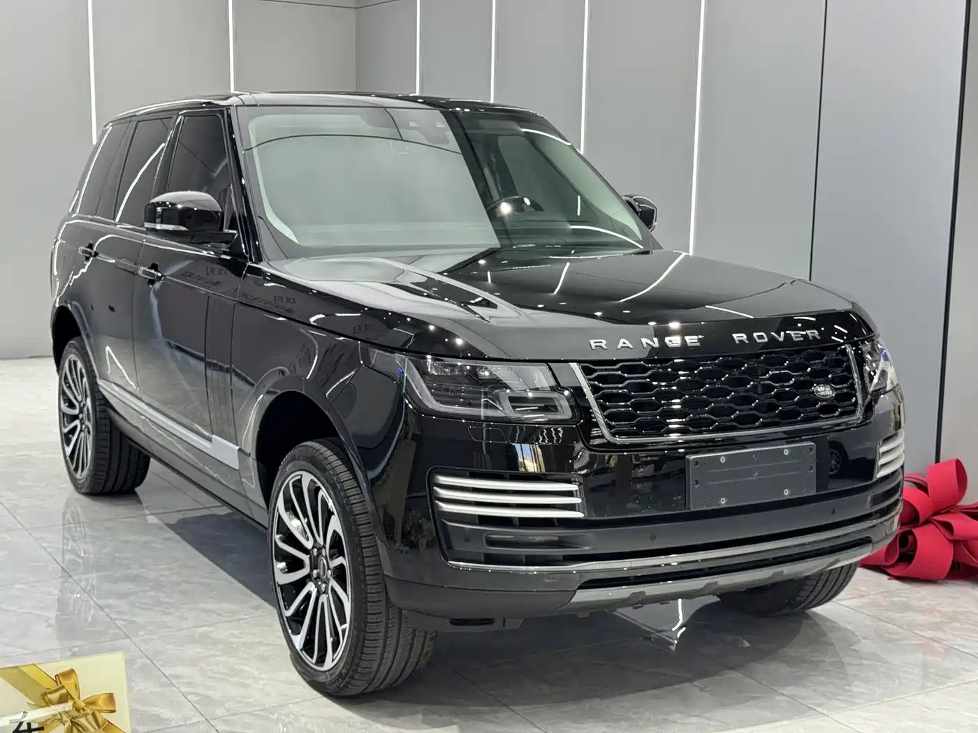 Land Rover Range Rover 2018 3.0 SC V6 Golden Age Edition фото 3