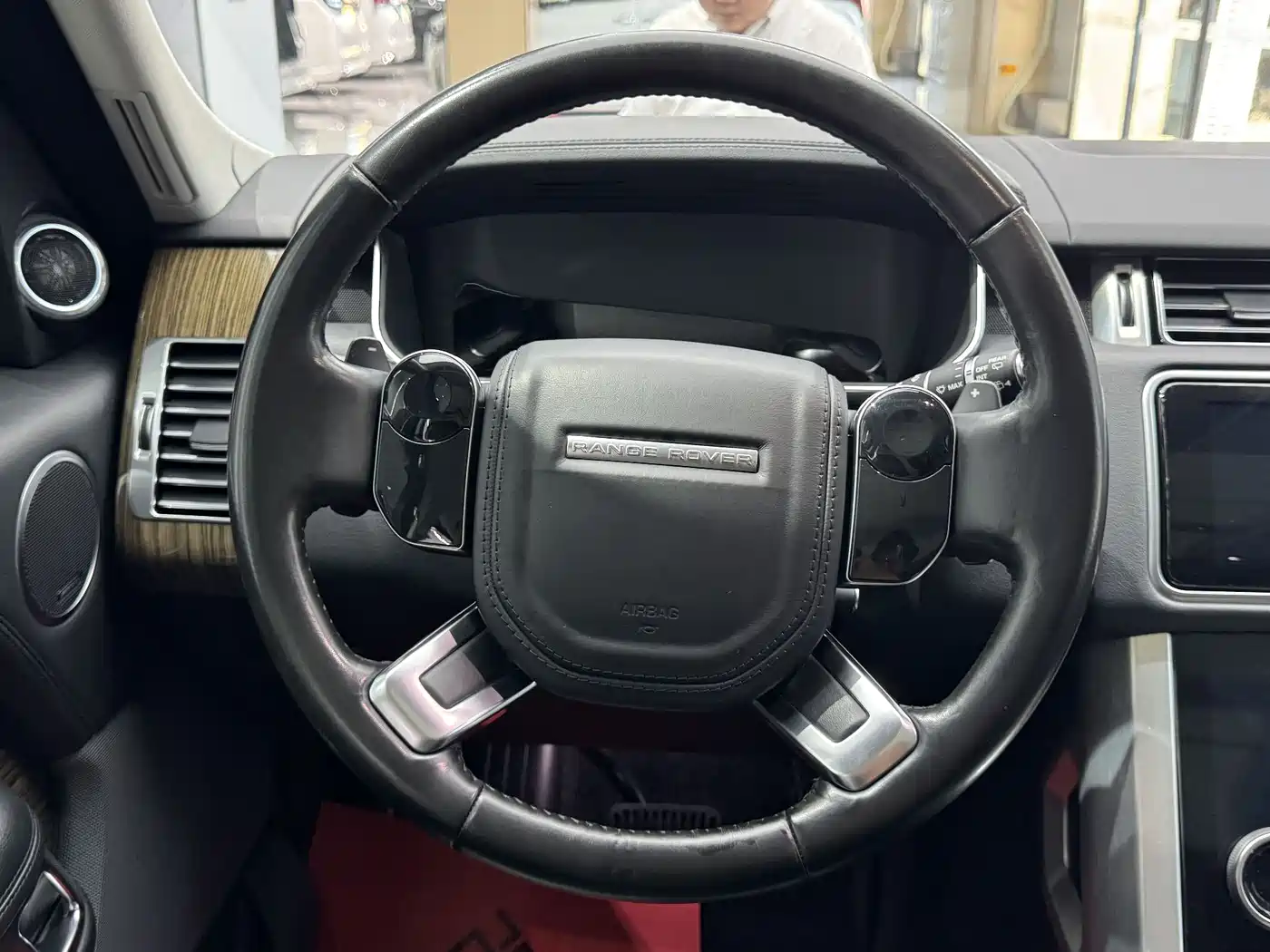 Land Rover Range Rover 2018 3.0 SC V6 Golden Age Edition фото 24