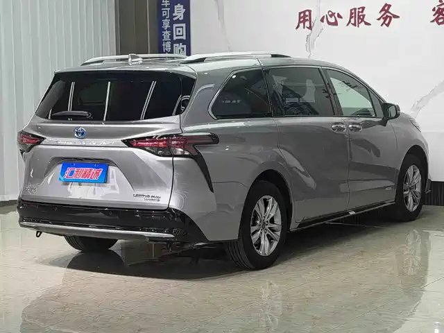 Toyota Sienna 2021 2.5L Hybrid Ultimate Edition — фото 4