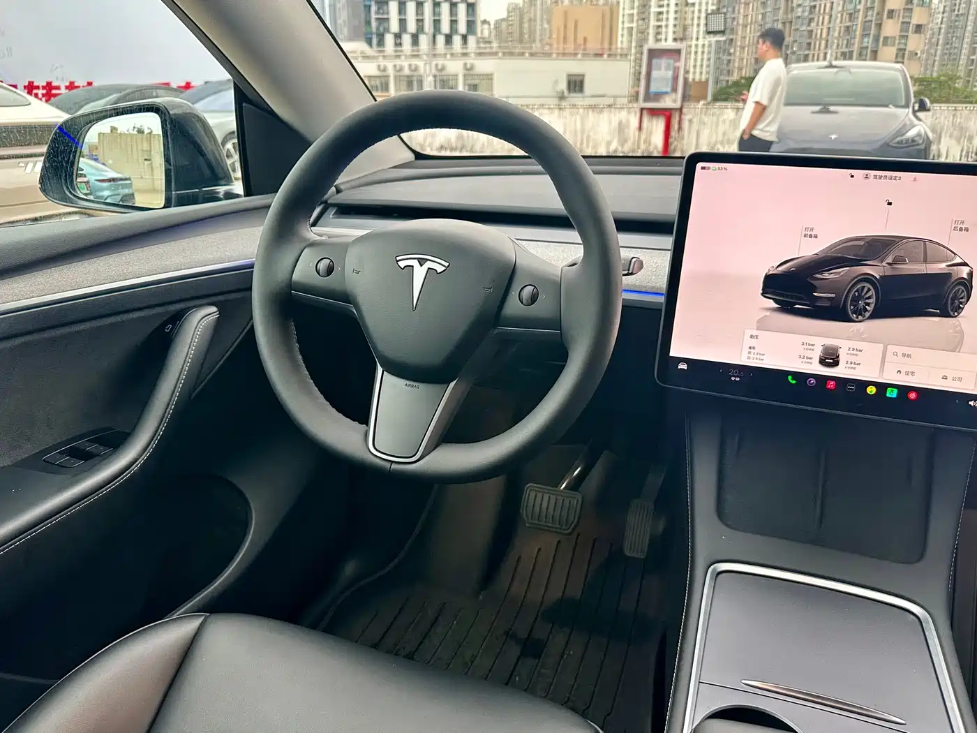 TESLA MODEL Y