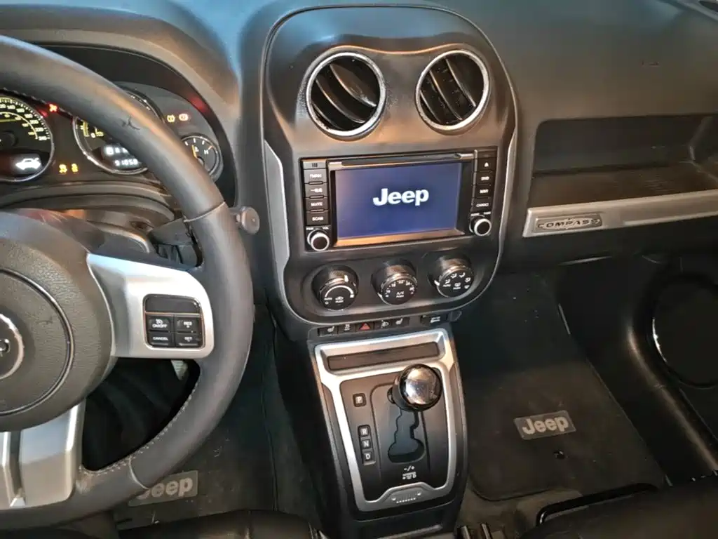 Jeep Compass (Import) 2014 2014 Facelift 2.4L 4WD Luxury Navigation Edition