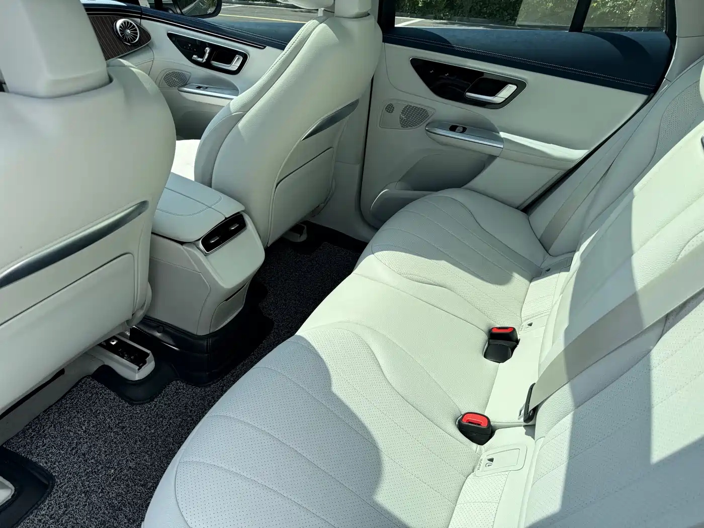 Mercedes-Benz EQE SUV 2023 350 4MATIC Luxury Edition фото 12
