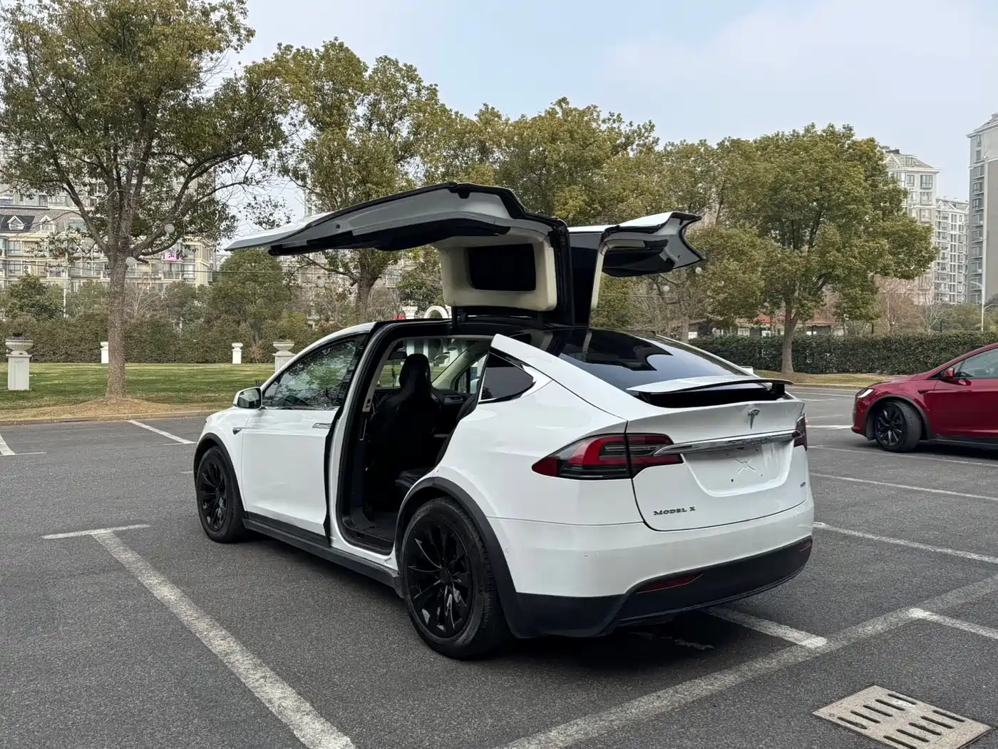 TESLA MODEL X