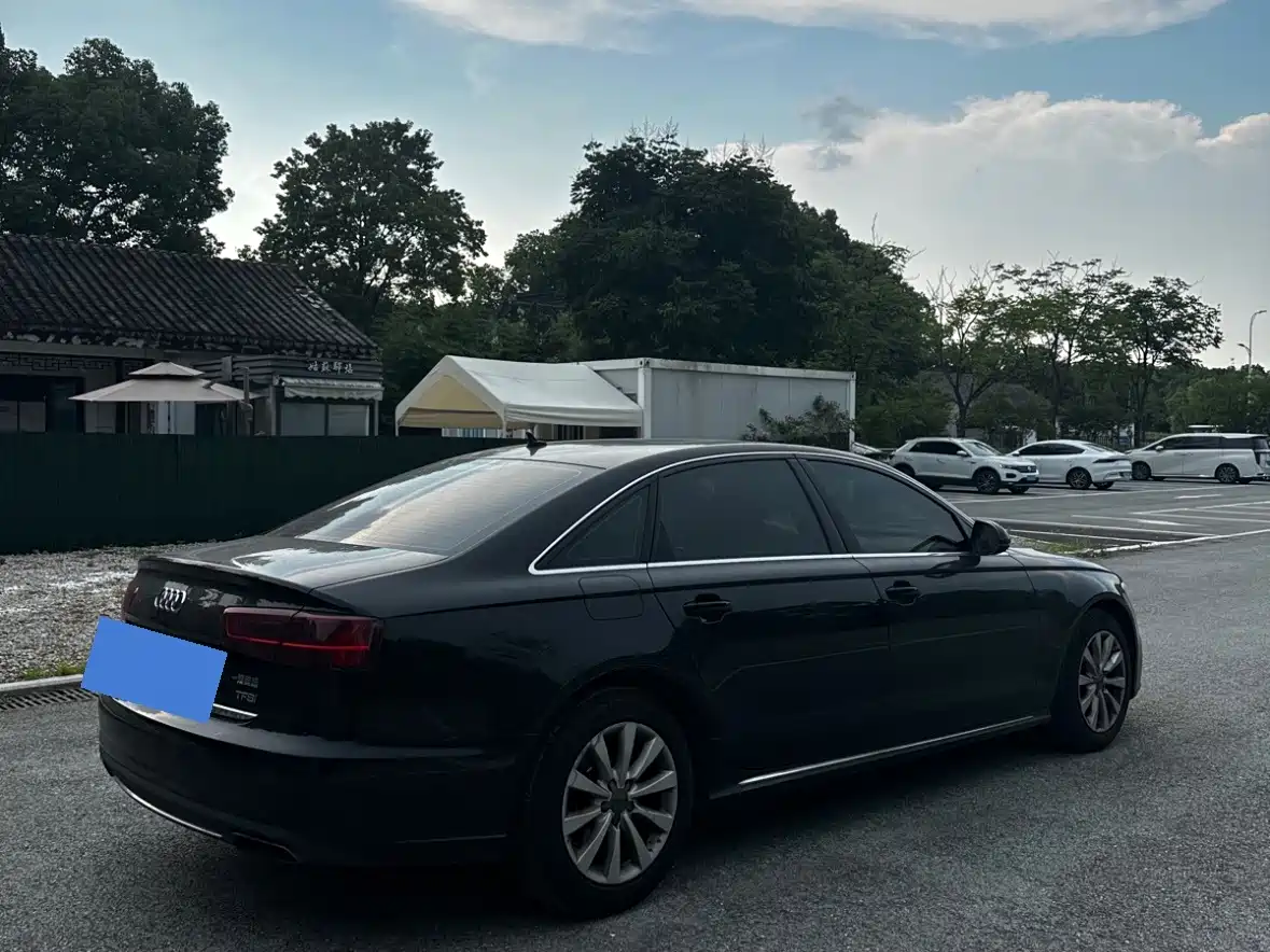 Фото 6 - Audi A6L