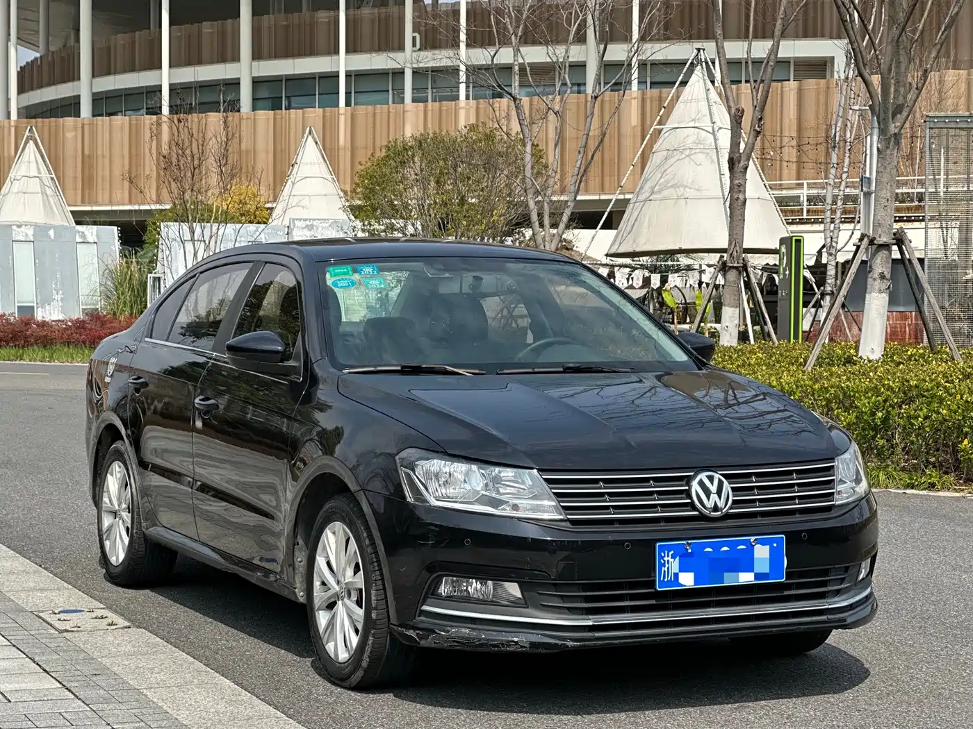 Volkswagen Lavida 2015 1.6L Automatic Comfort Edition фото 3