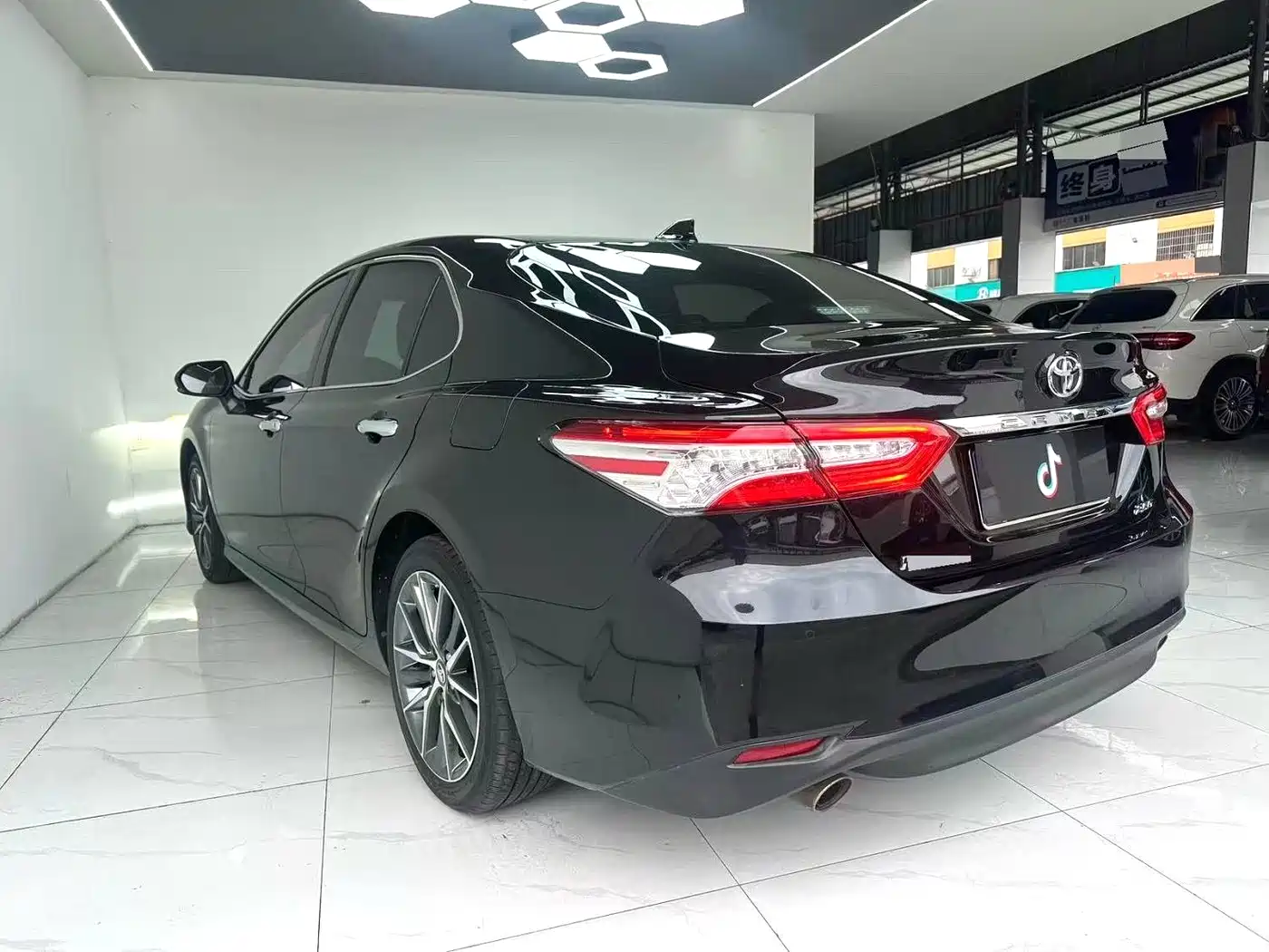 Toyota Camry 2023 2.5G Luxury Edition фото 9