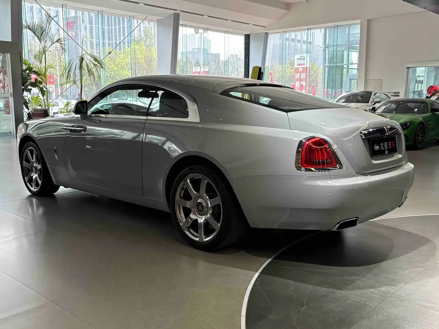 Rolls-Royce Wraith 2013 6.6T Standard фото 6