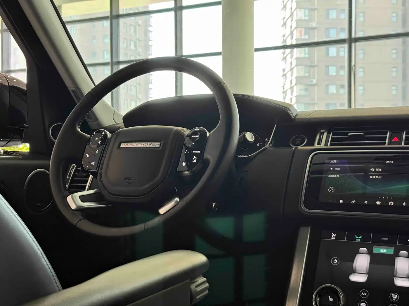 Land Rover Range Rover 2019 3.0 SCV6 Heritage Edition фото 22