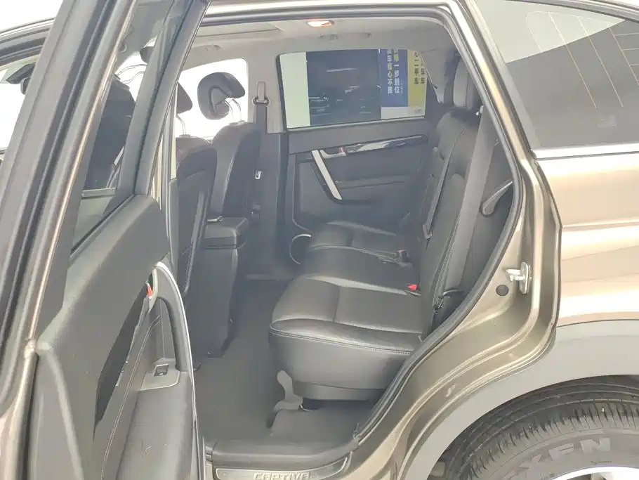Chevrolet Captiva 2016 2015 2.4L 2WD Urban Edition 7-seater