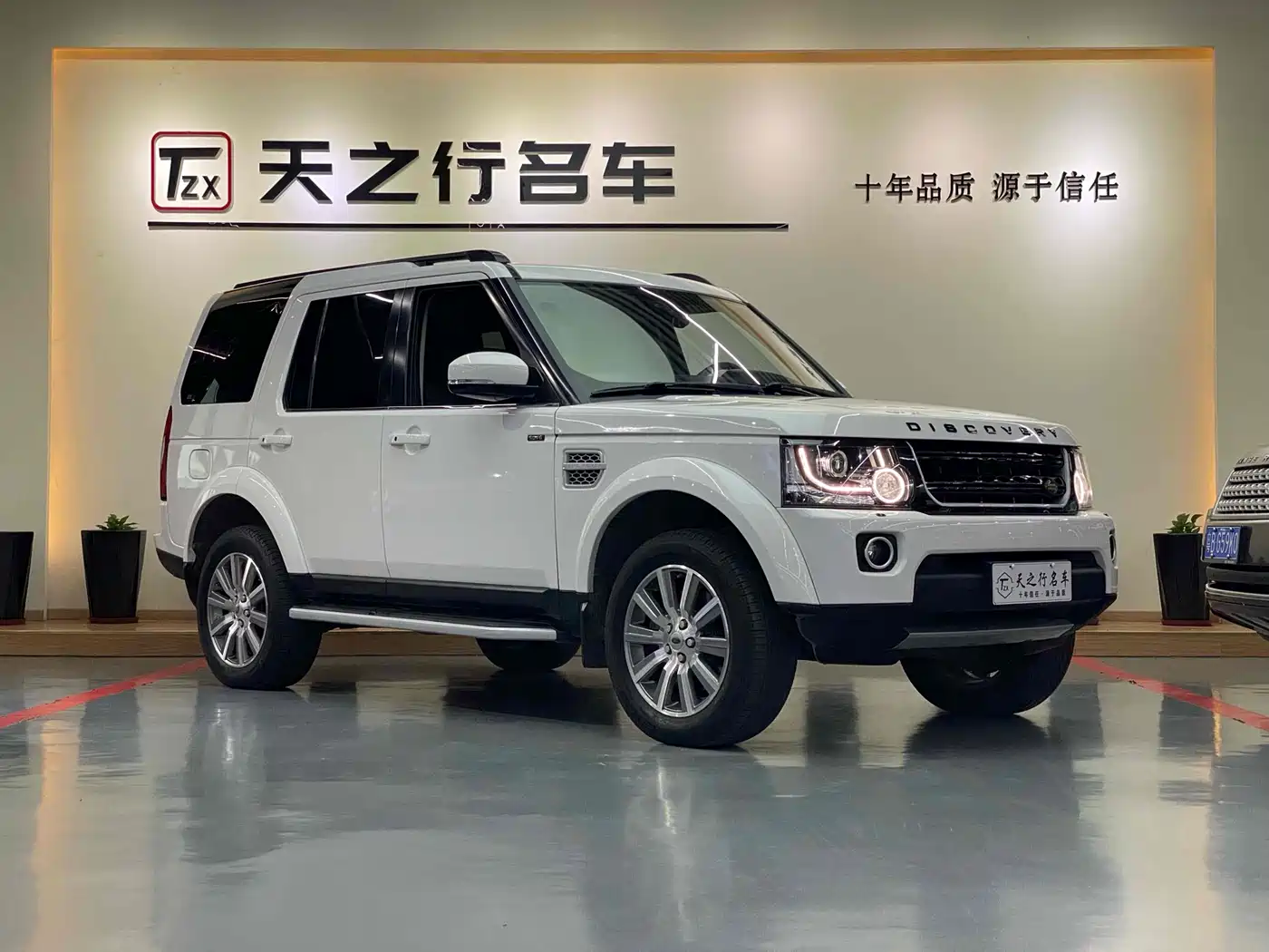 Land Rover Discovery 2013 3.0 SDV6 HSE Diesel фото 3