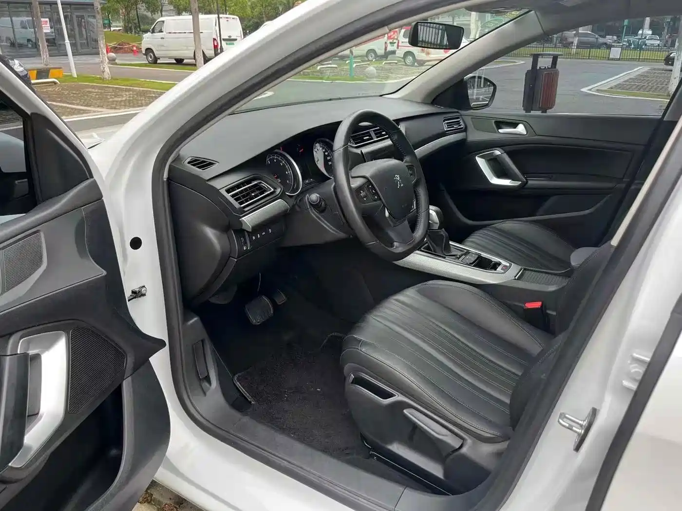 Фото 9 - Peugeot 408