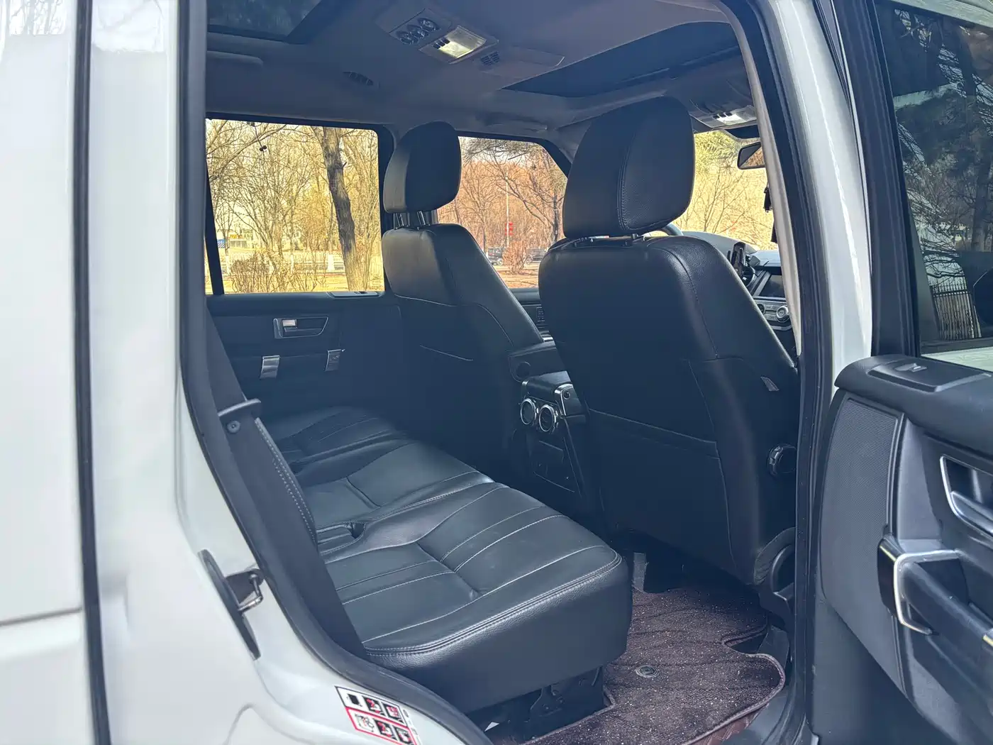 Land Rover Discovery 2015 3.0 SDV6 HSE Diesel фото 8