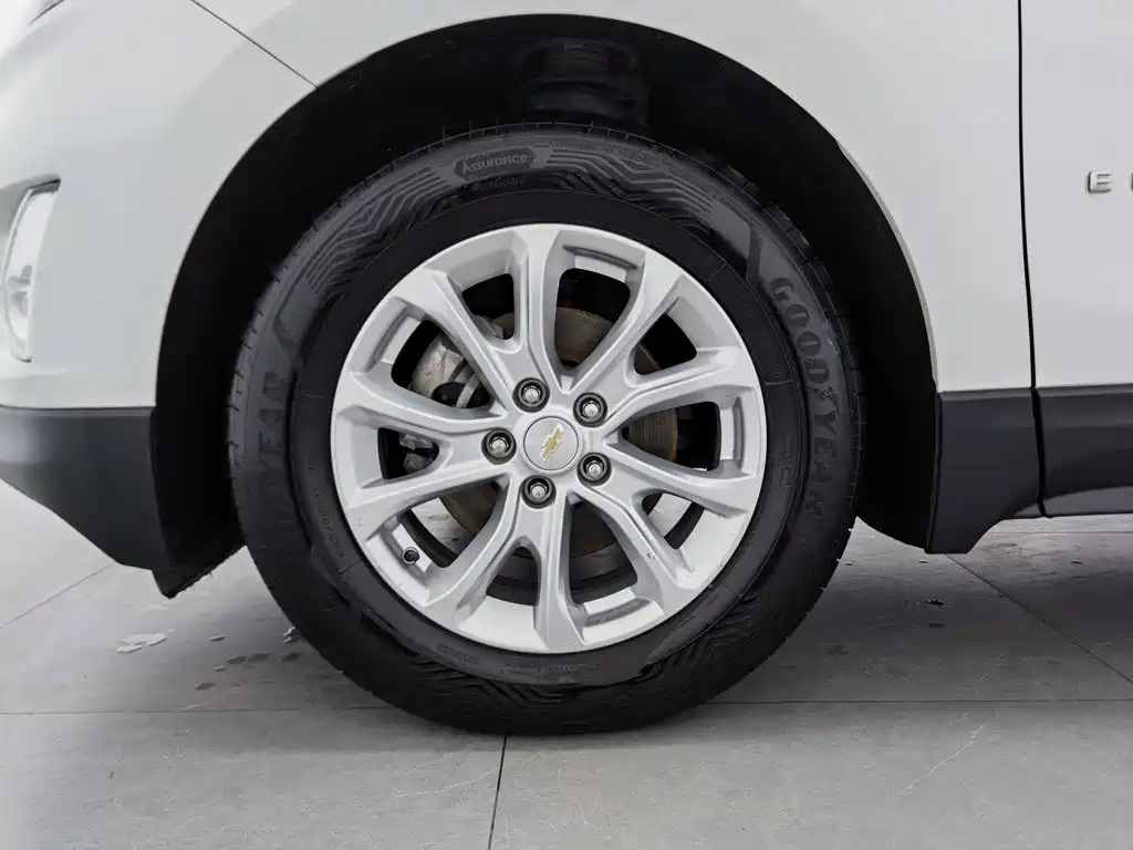 Фото 17 - Chevrolet Equinox