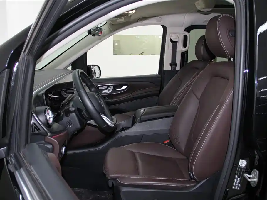 Mercedes-Benz V-Class 2024 V 300 L Long Wheelbase Luxury Edition фото 6